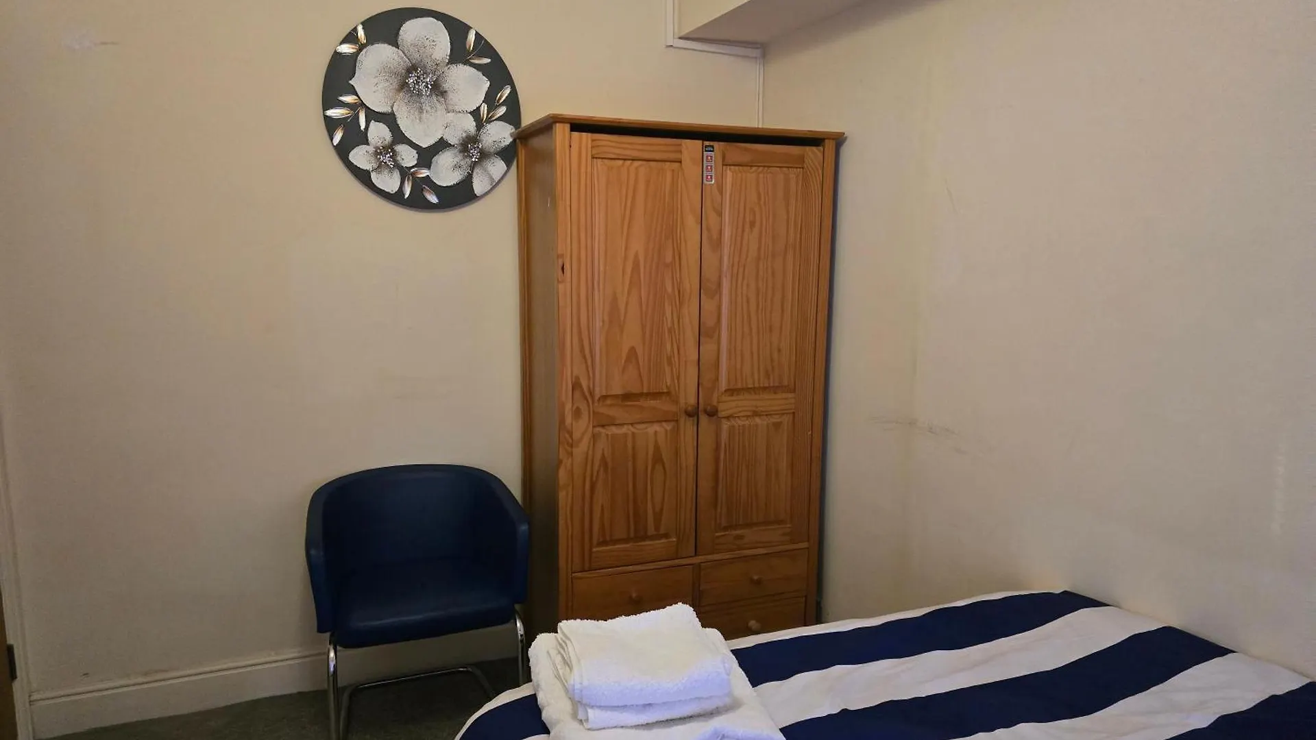 Realwood Homes- Birrell Road Nottingham Bed and breakfast